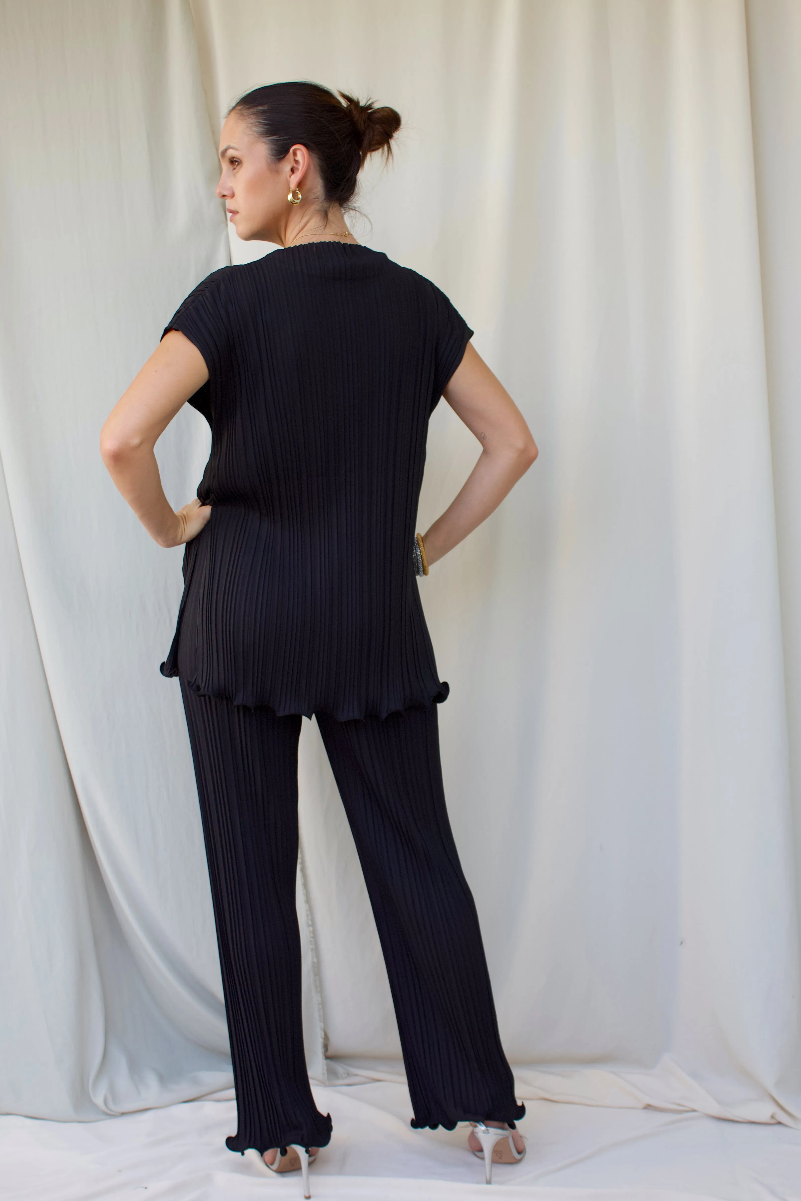 PLEATED STRAIGHT LEG SCALLOP EDGE TROUSERS