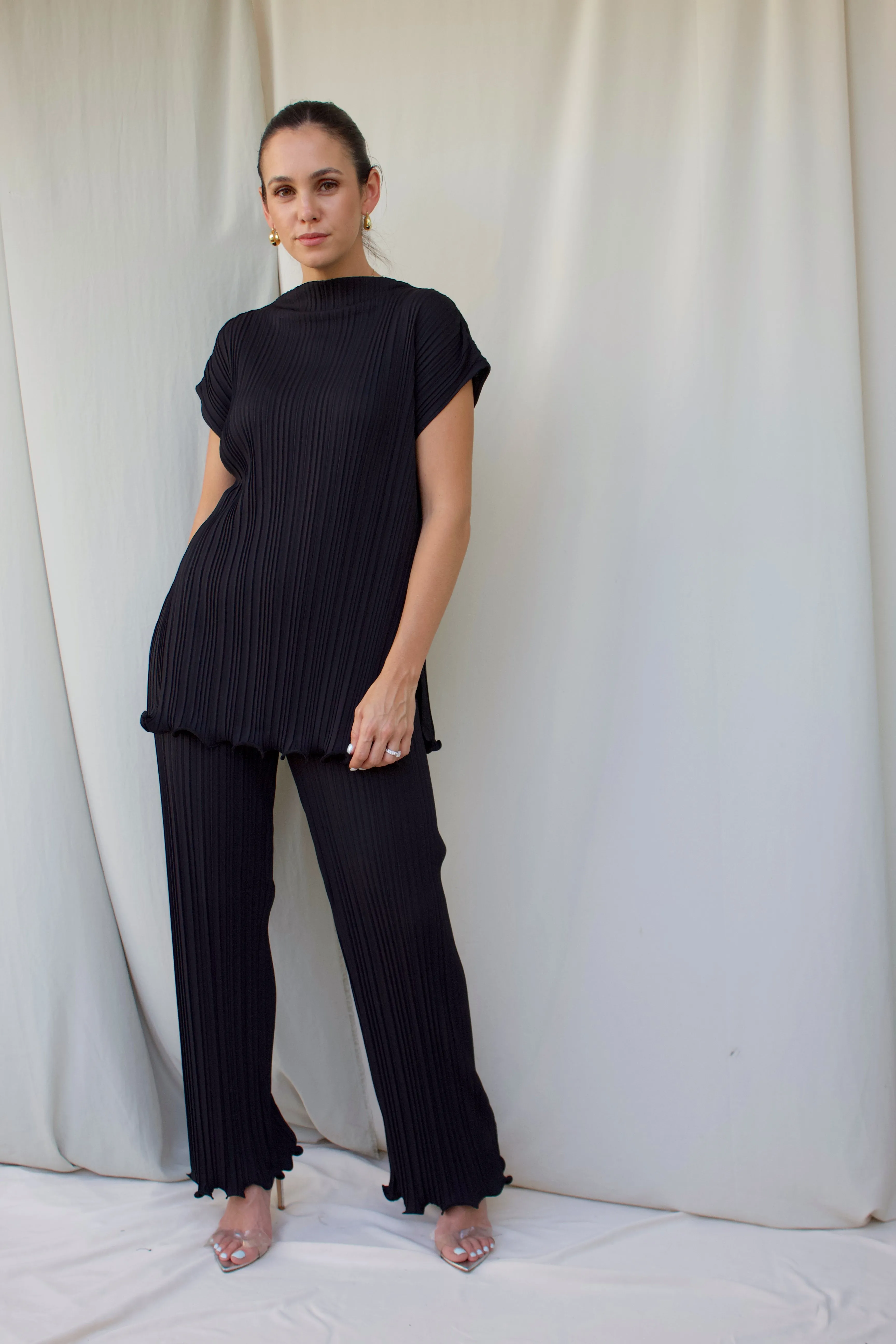 PLEATED STRAIGHT LEG SCALLOP EDGE TROUSERS