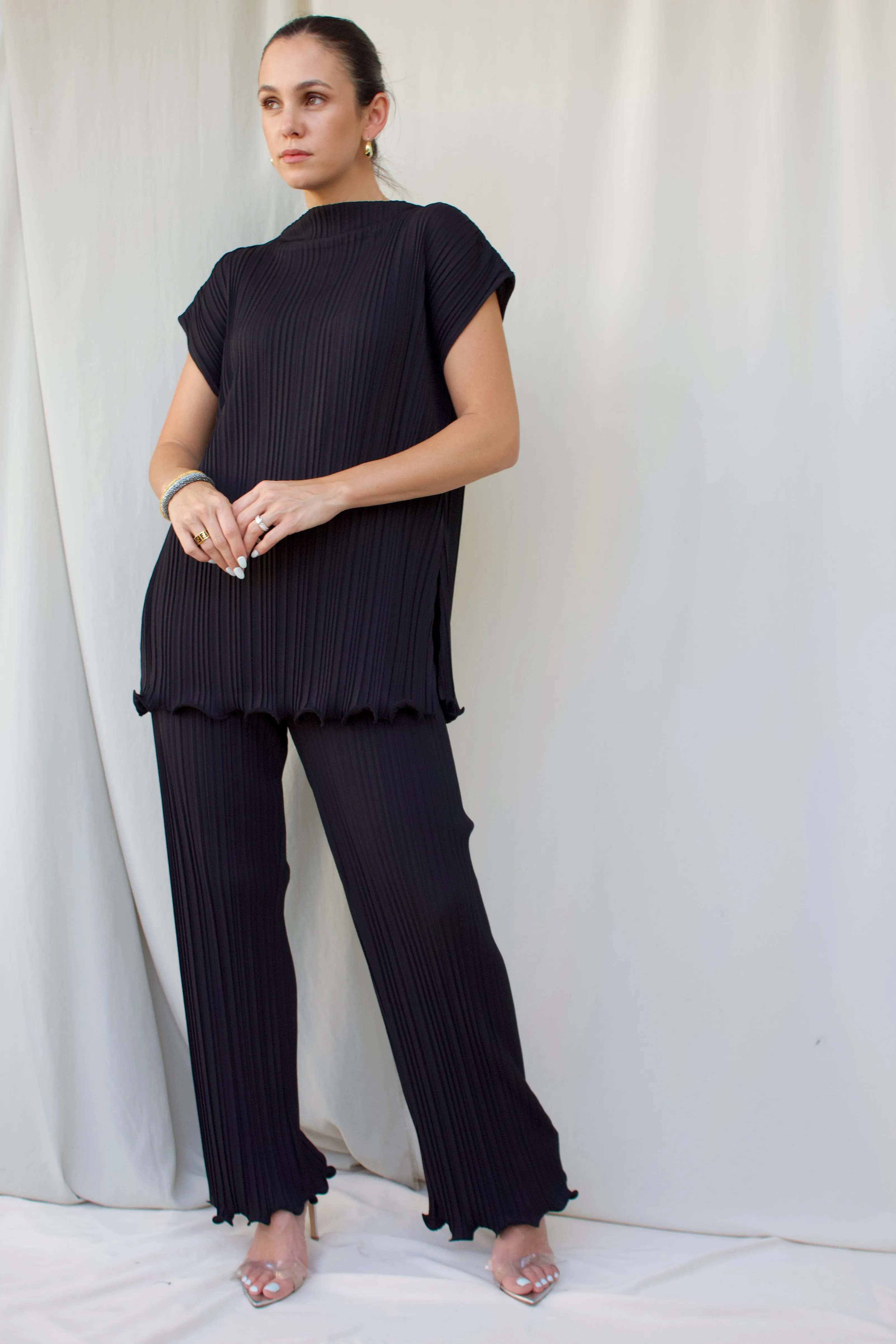 PLEATED STRAIGHT LEG SCALLOP EDGE TROUSERS