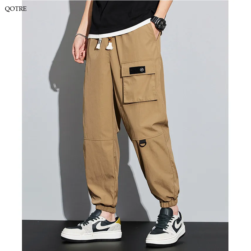 Tapered Elasticity Multi-Pocket Zipper Cargo Pants