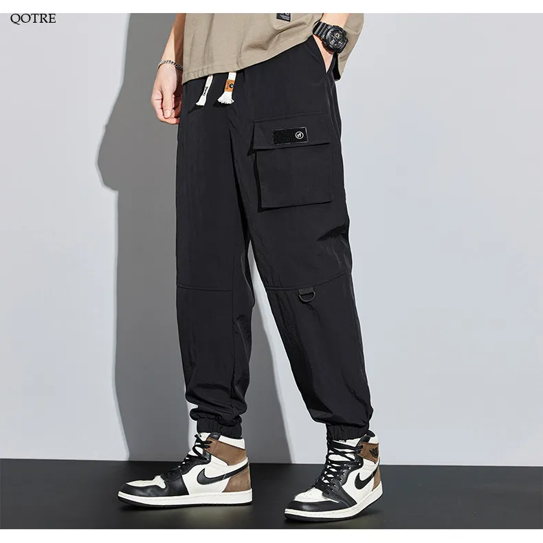 Tapered Elasticity Multi-Pocket Zipper Cargo Pants