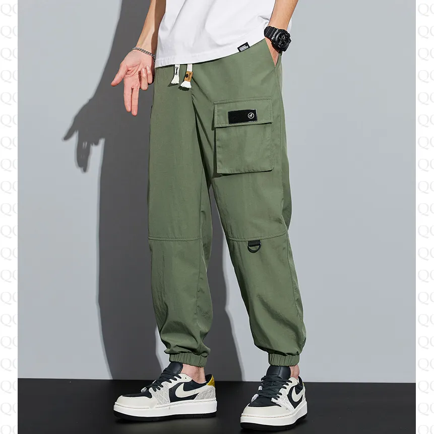 Tapered Elasticity Multi-Pocket Zipper Cargo Pants